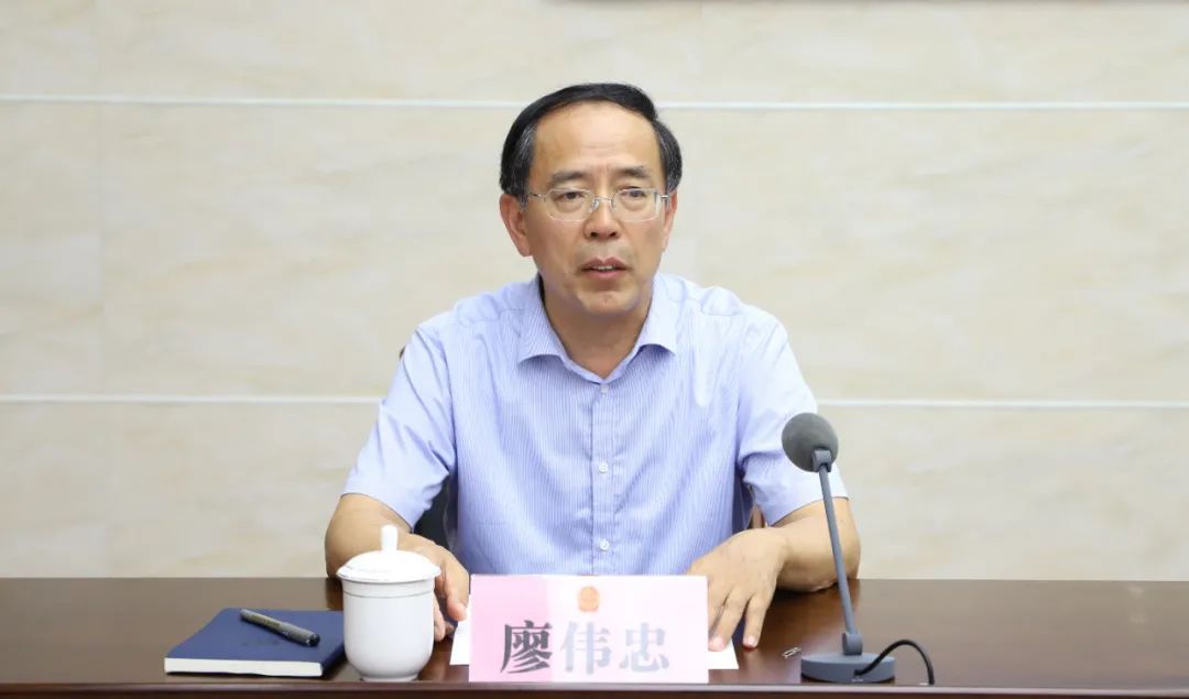 会上,李全民宣读了省委关于赵国滨同志任职的通知,提