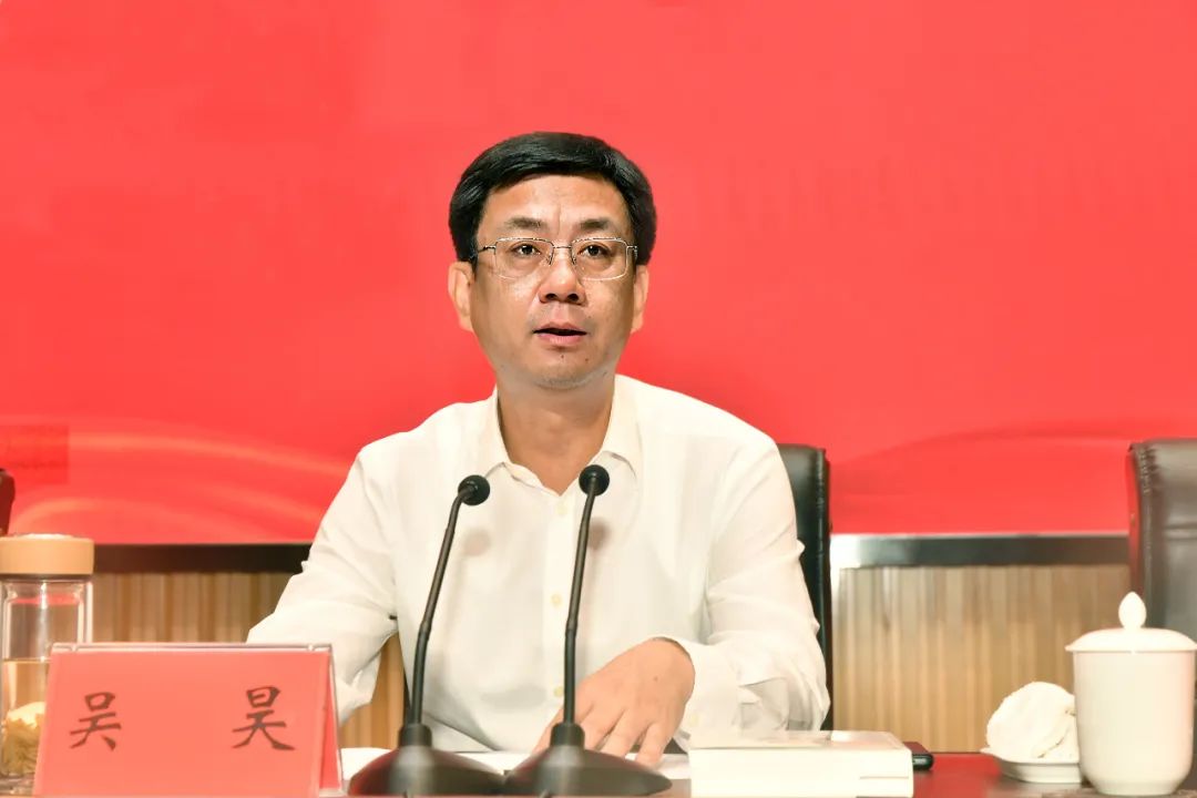 市县领导毕于瑞,吴昊,黄浩,刘华东,格局商学徐州分院院长王国锋出席并