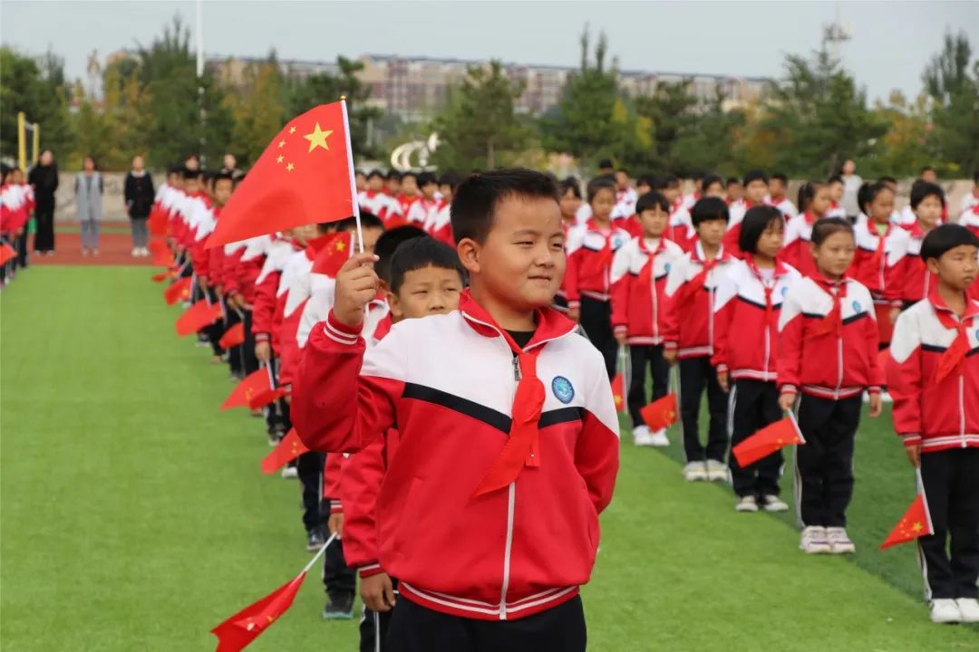 【庆中秋 迎国庆】向国旗敬礼,用"最美姿势"告白祖国!