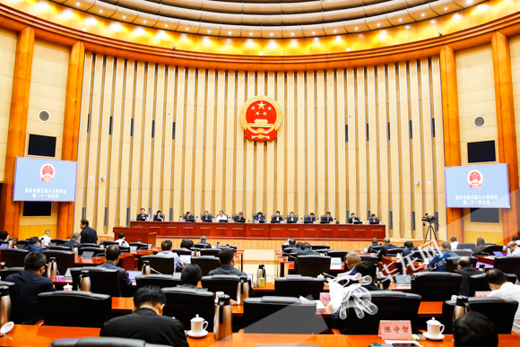 9月27日上午,重庆市五届人大常委会第二十一次会议开幕.