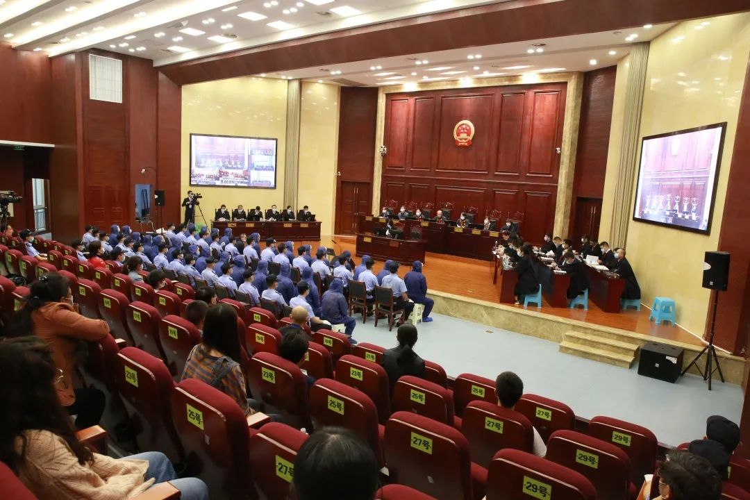 2020年9月29日,重庆市渝北区人民法院对被告人尹光德等人涉黑