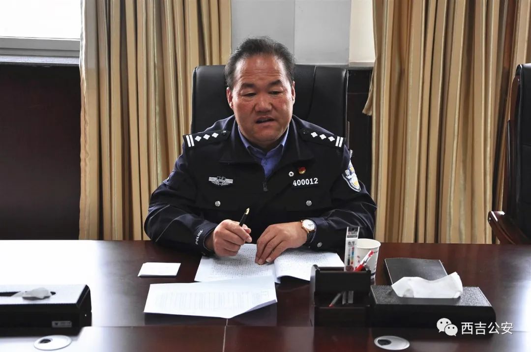 9月27日上午,固原市公安局交警分局局长李全德带领相关负责人督导检查