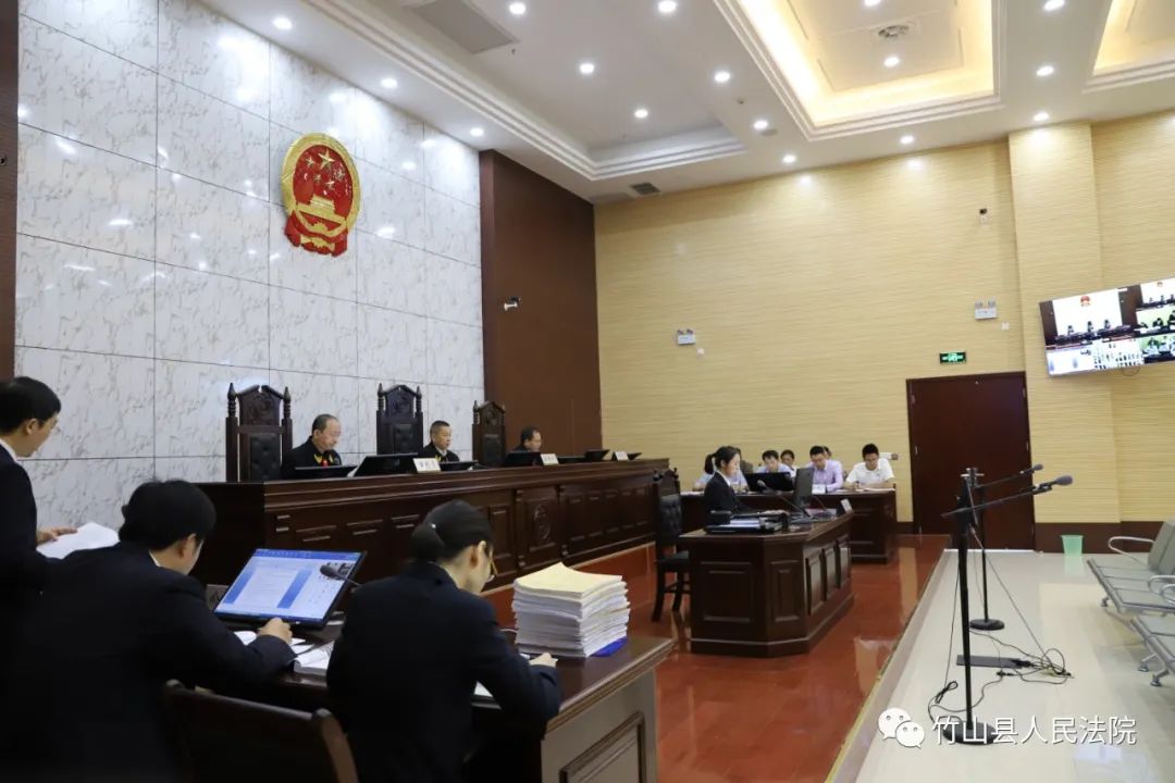 【扫黑除恶】 余鹏等8名被告在竹山法院公开宣判