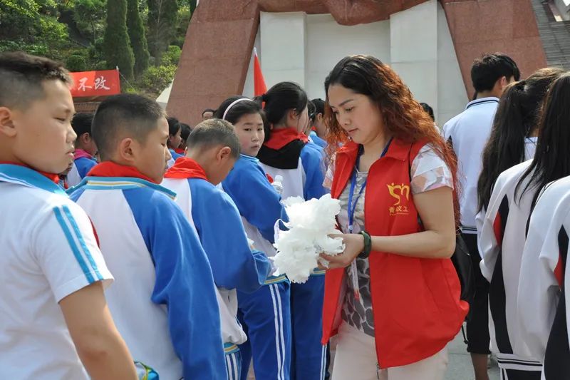 "回忆起儿子的过往,总让张宜碧感到暖心"雷驰是一个懂事的好孩子.