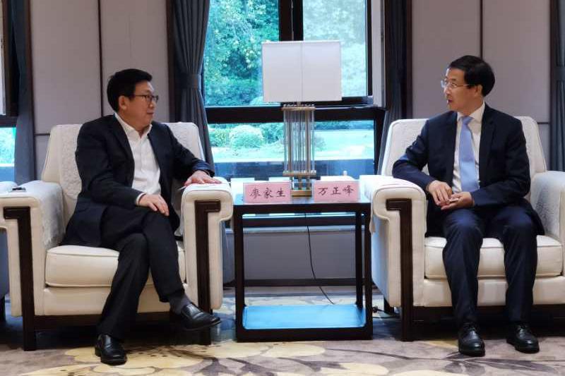 廖家生会见河南省发改委主任何雄郑州市副市长万正峰并考察有关物流