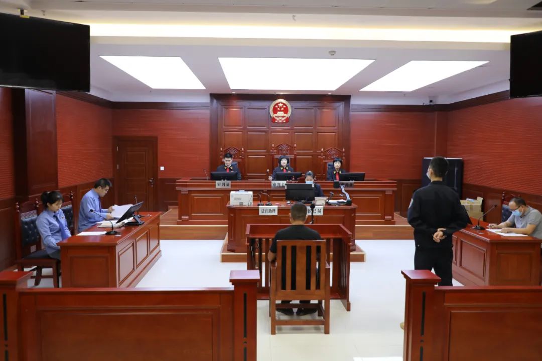 副院长陈凡担任审判长在第三法庭开庭审理了一起危险驾驶罪刑事案件