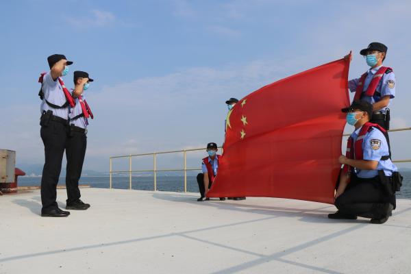 惠州边检民警开展向国旗敬礼守一方国门主题教育活动