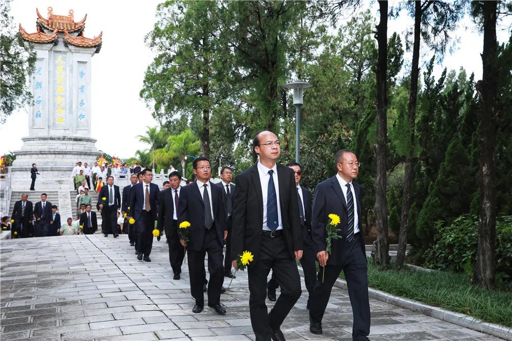 红河州暨蒙自市隆重举行烈士纪念日活动