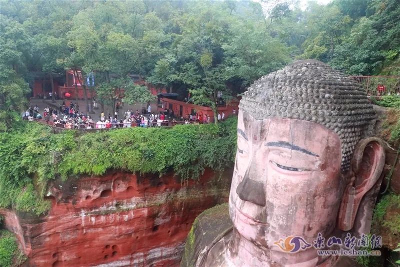 中秋国庆假期首日!乐山两大景区是这样的