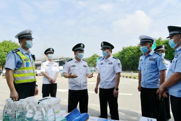 肇庆市副市长,市公安局长董信奇,省公安厅经侦局局长翟凯夏,监管总队