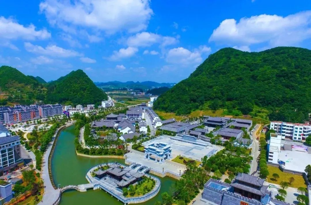 "双节"过半,黔南各大旅游景点广受青睐