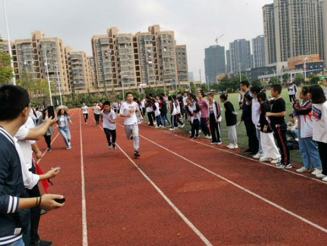 南昌县莲塘一中东新校区举办秋季运动会