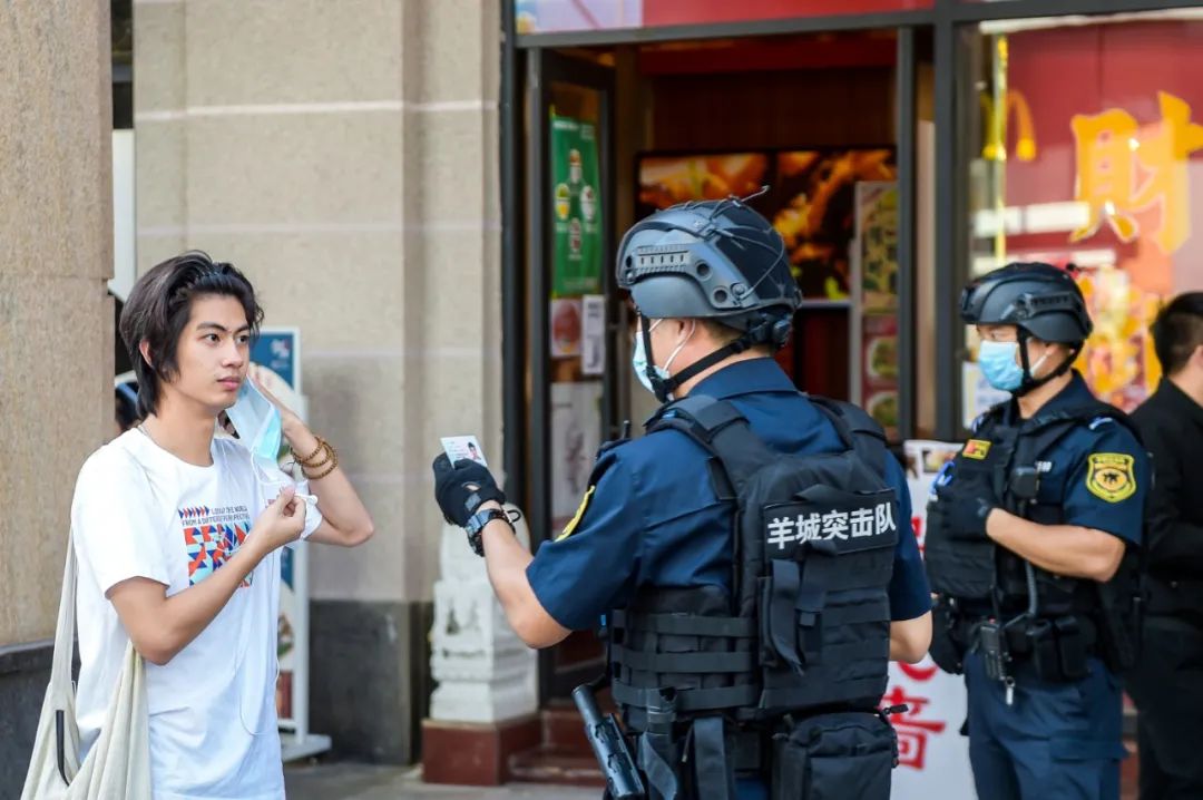 警棍等警械装备羊城突击队路面巡逻