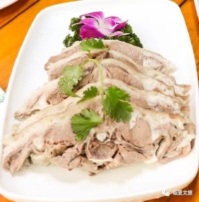 天然矿泉水 听的是临夏花儿 …… 肉质自然上乘啦 东乡羊肉好在哪里呢