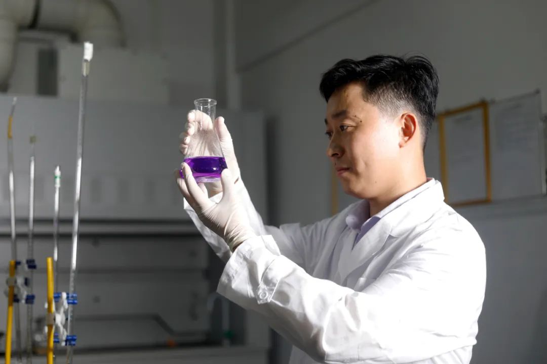 抗蚀斗士李兆恒的人生算法一切加减乘除都为解好材料遇水这道难题