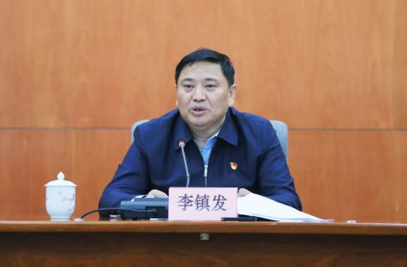 李镇发代表市委提出了几点希望:李镇发表示,省委,市委高度重视红谷滩