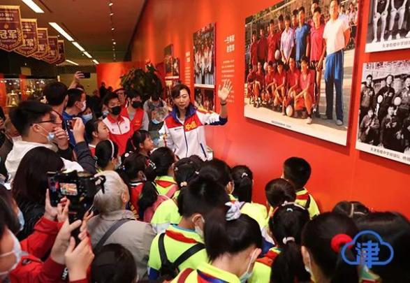看女排展,冯骥才:我为天津女排骄傲(最新发布)