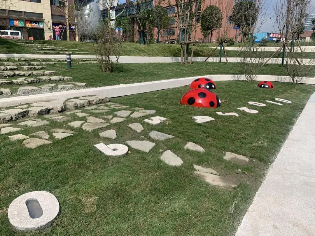 金牛新建游园就在一环路旁