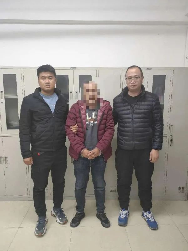 在珲春街早市偷手机,犯罪嫌疑人王某被抓!