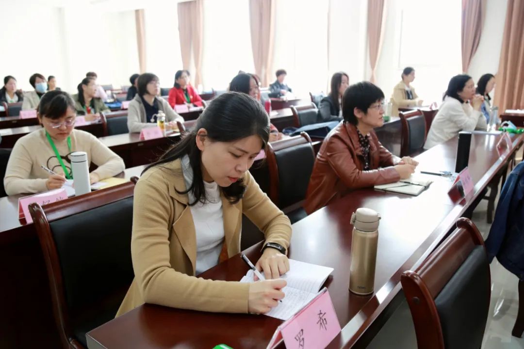 临沂市妇联党组书记,主席岳利娟为第22期女干部培训班