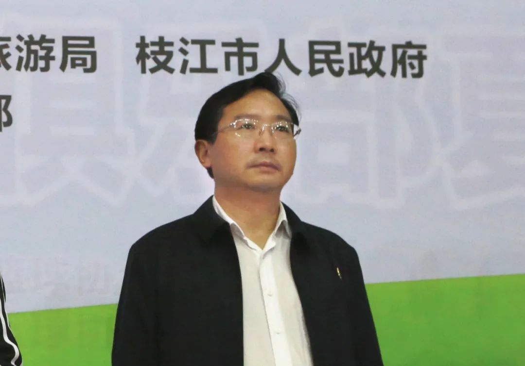 湖北省体育局重竞技运动管理中心主任马剑平宣布比赛正式开始晚上
