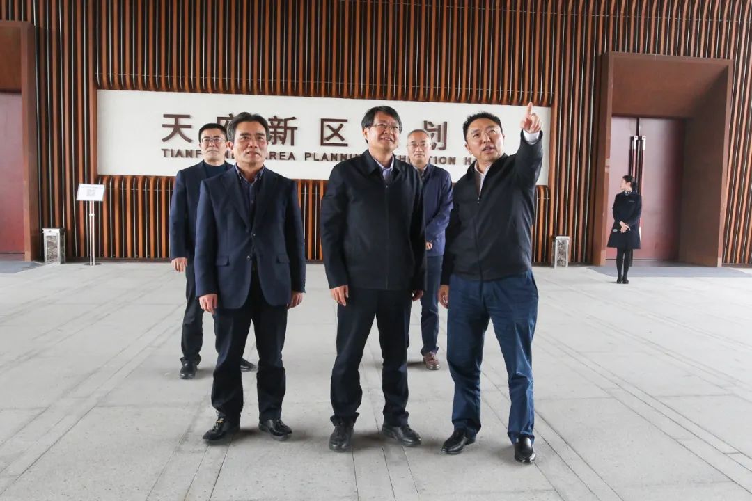 党组书记王嘉图,天府新区成都党工委副书记,管委会主任陈历章陪同考察
