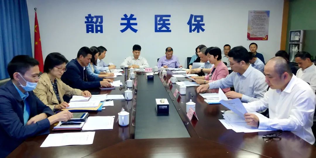 肖学一行前往武江区行政服务中心税务窗口和武江区新华街道原人社所