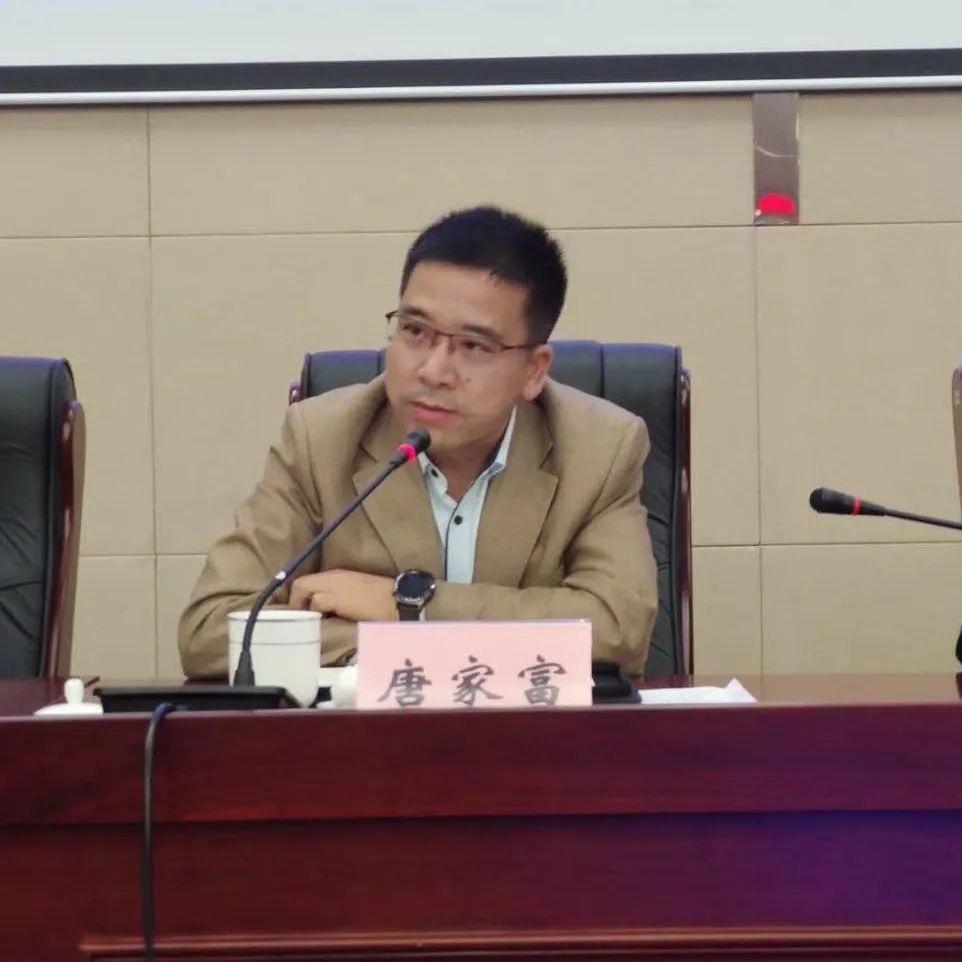 绿色上海最后,市绿化市容局副局长唐家富明确要求:全市渣土运输企业