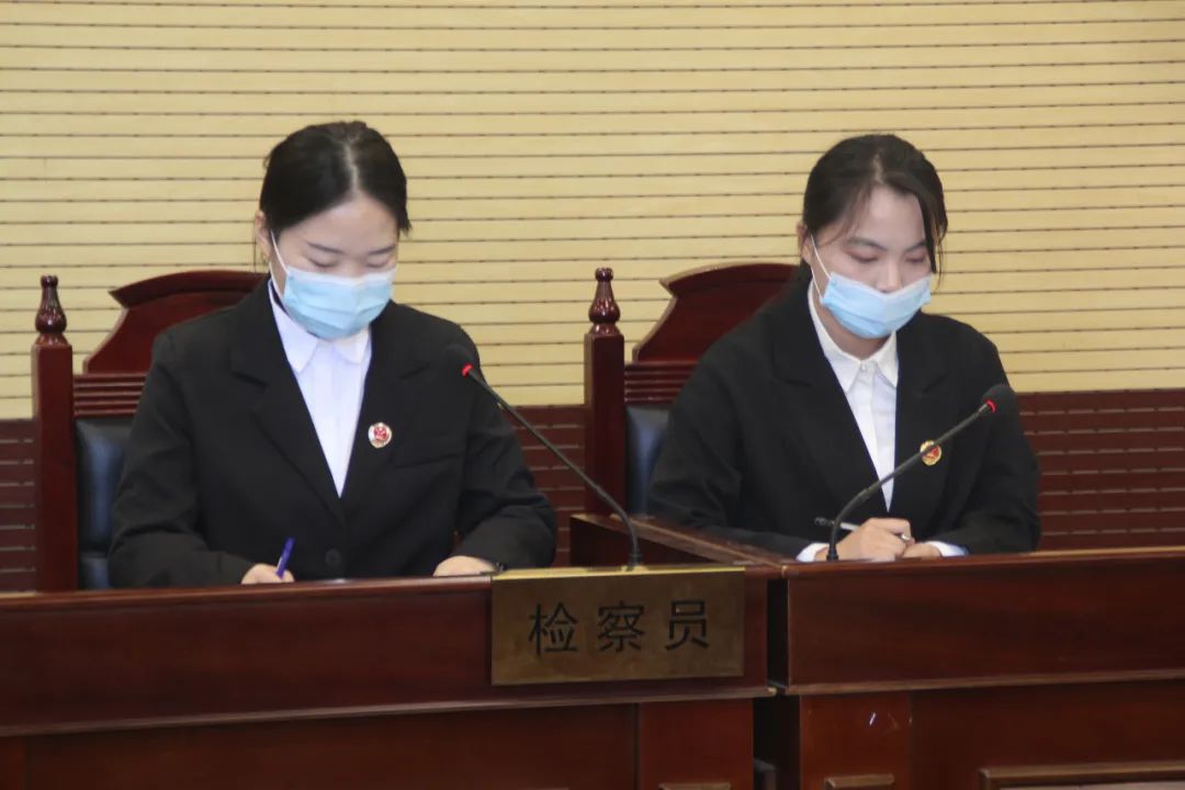 探索院校共建新模式——盐湖区法院法官走进高校点评指导"模拟法庭"