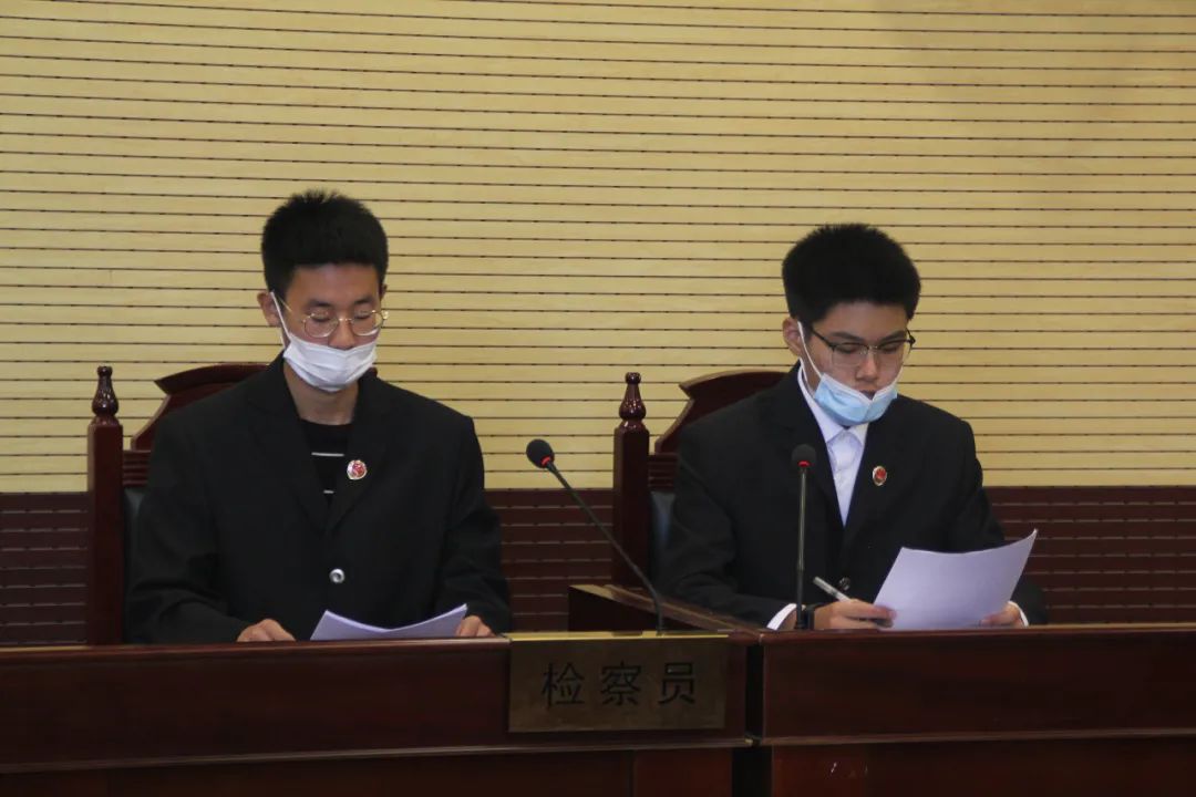 探索院校共建新模式——盐湖区法院法官走进高校点评指导"模拟法庭"