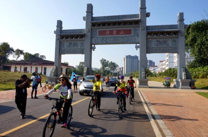 近500名骑行爱好者参加首届"阅丹公路"快乐骑行活动
