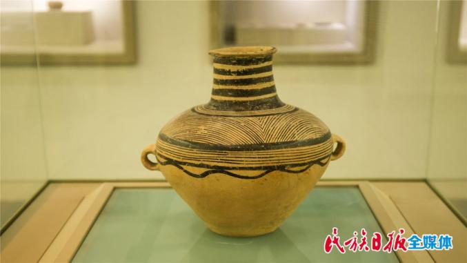 边家林彩陶的绘画艺术直接承袭了马家窑类型彩陶晚期的饰彩风格,彩陶