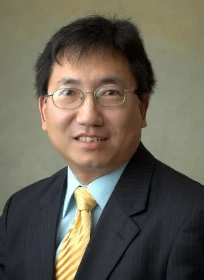 文学军 先生 美国弗吉尼亚州立联邦大学终身席正教授 演讲主题:创新高