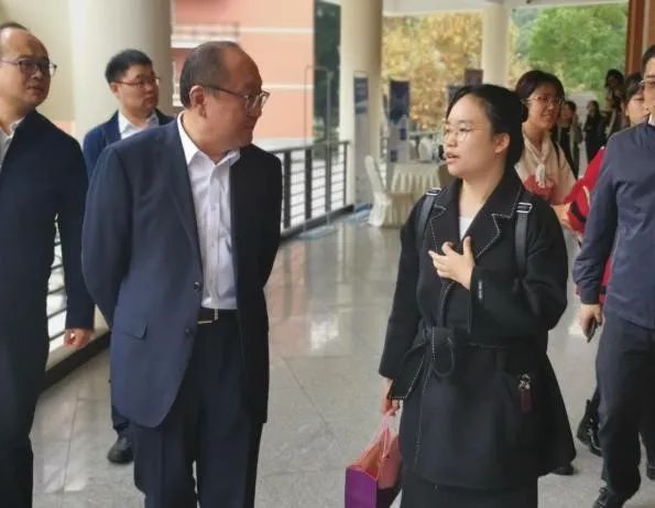 马晓明与川大学子近距离交流