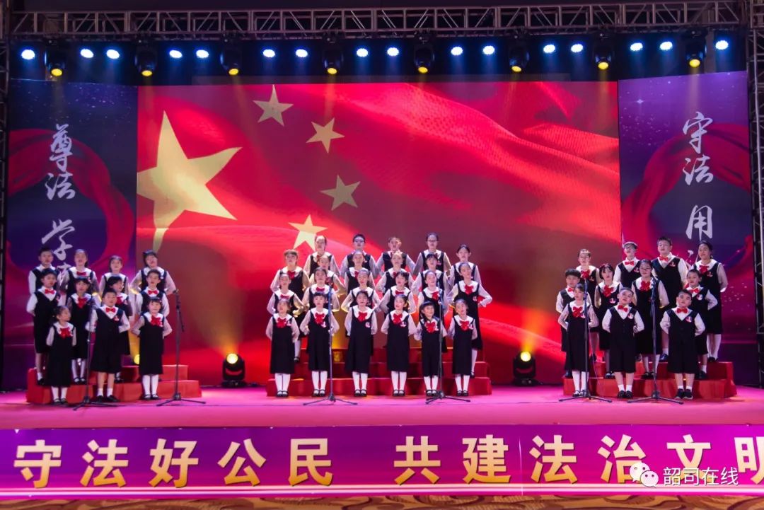 合唱:《法治歌》,《文明歌》 韶关市音乐家协会 韶关市青少年宫 韶关