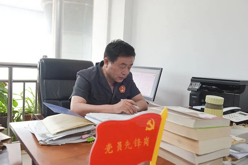 丁爱民,男,1963年4月出生,汉族,中共党员,现任包河法院审判委员会委员
