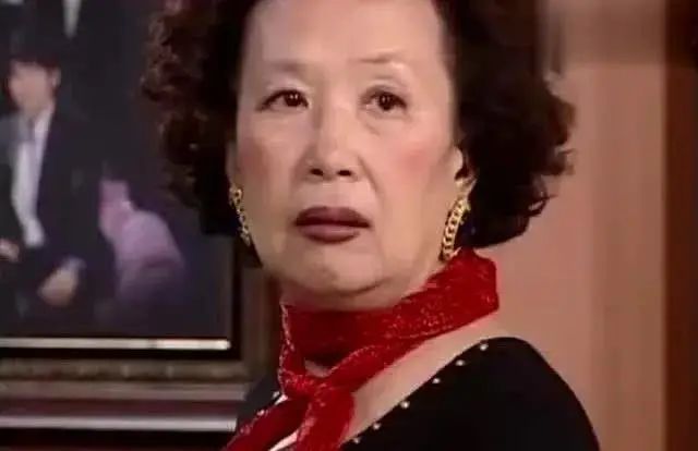 集善良与小心眼,抠门和乱花钱于一身的老太太.