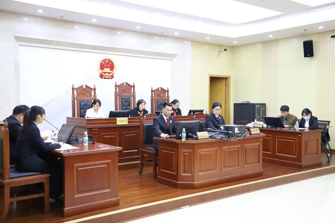 海城区法院开庭审理一起职务犯罪案件