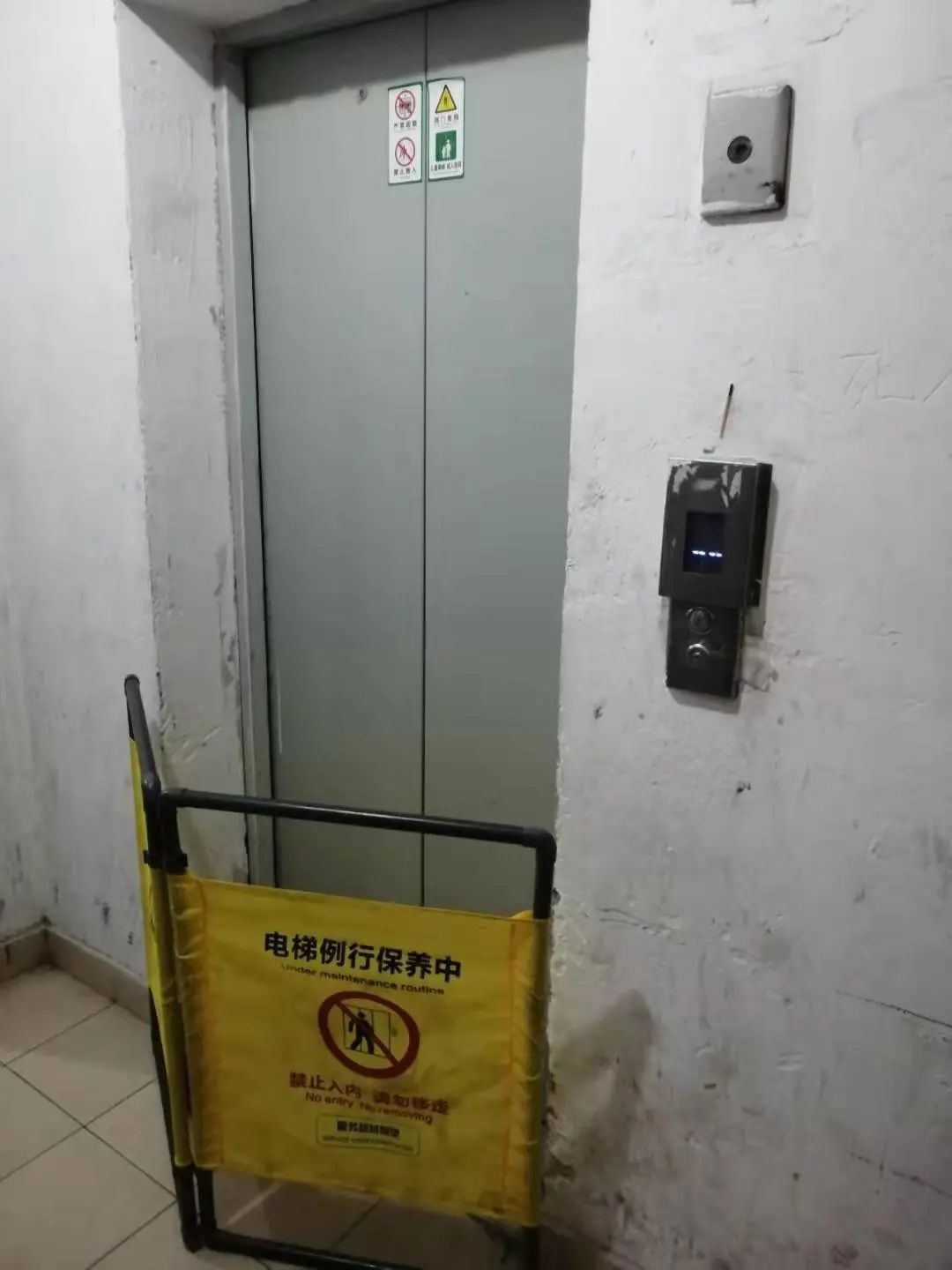"电梯故障了"一通紧急电话,松江这群人立刻赶到现场