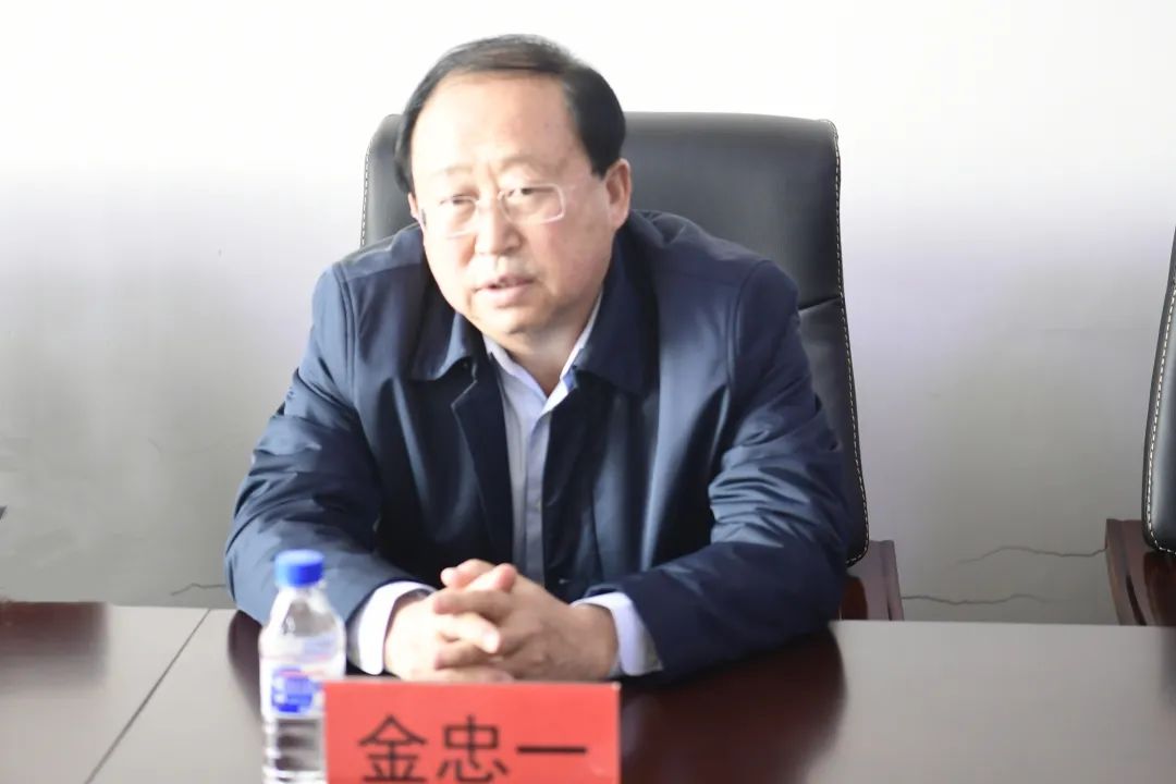 延边林区中级法院党组书记院长金忠一一行调研督导白河林区基层法院