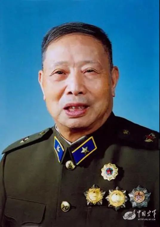 中华人民共和国成立后,杨思禄任航校参谋长,副校长,航空兵师师长,航