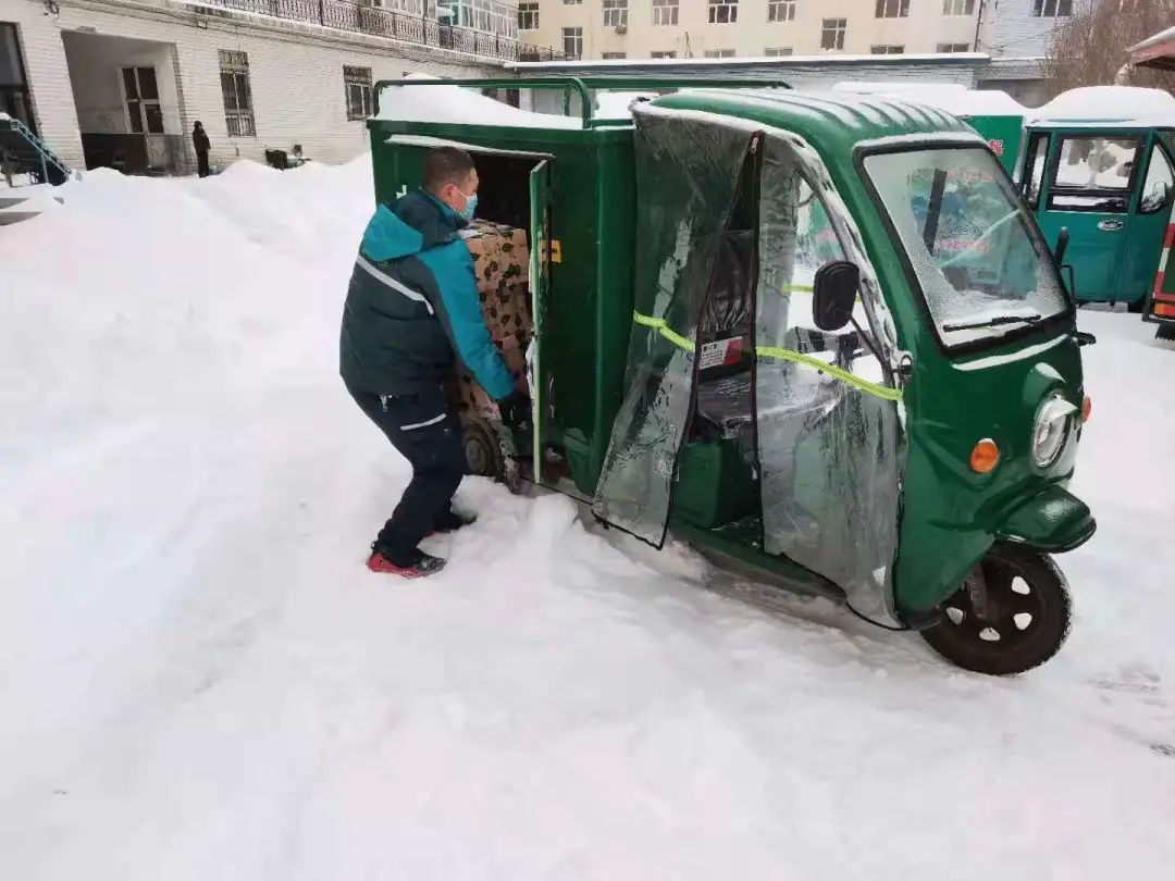 大雪里的第一个快递到了