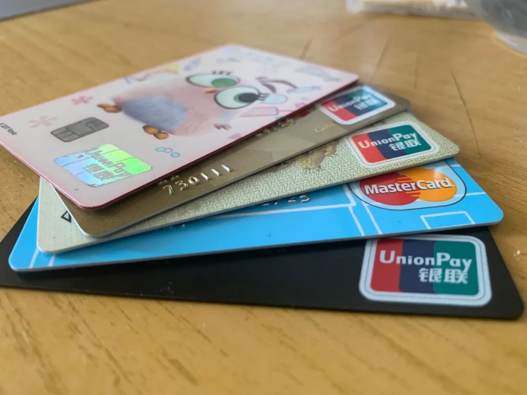 实力坑亲戚昭通男子为玩游戏刷爆身边6人信用卡透支超180万