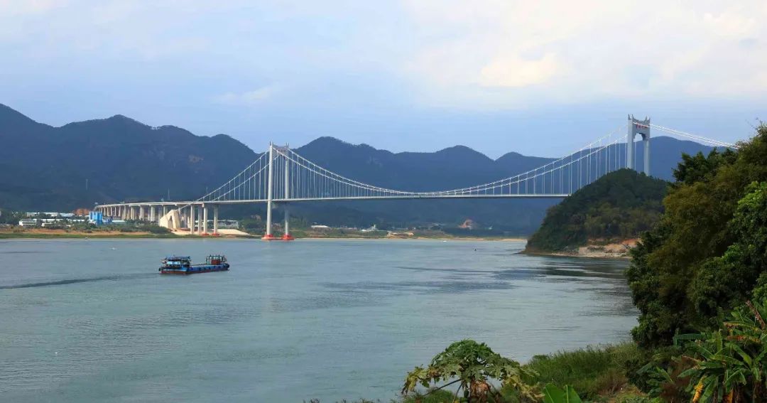 云浮西江沿岸风景(刘烁 摄)