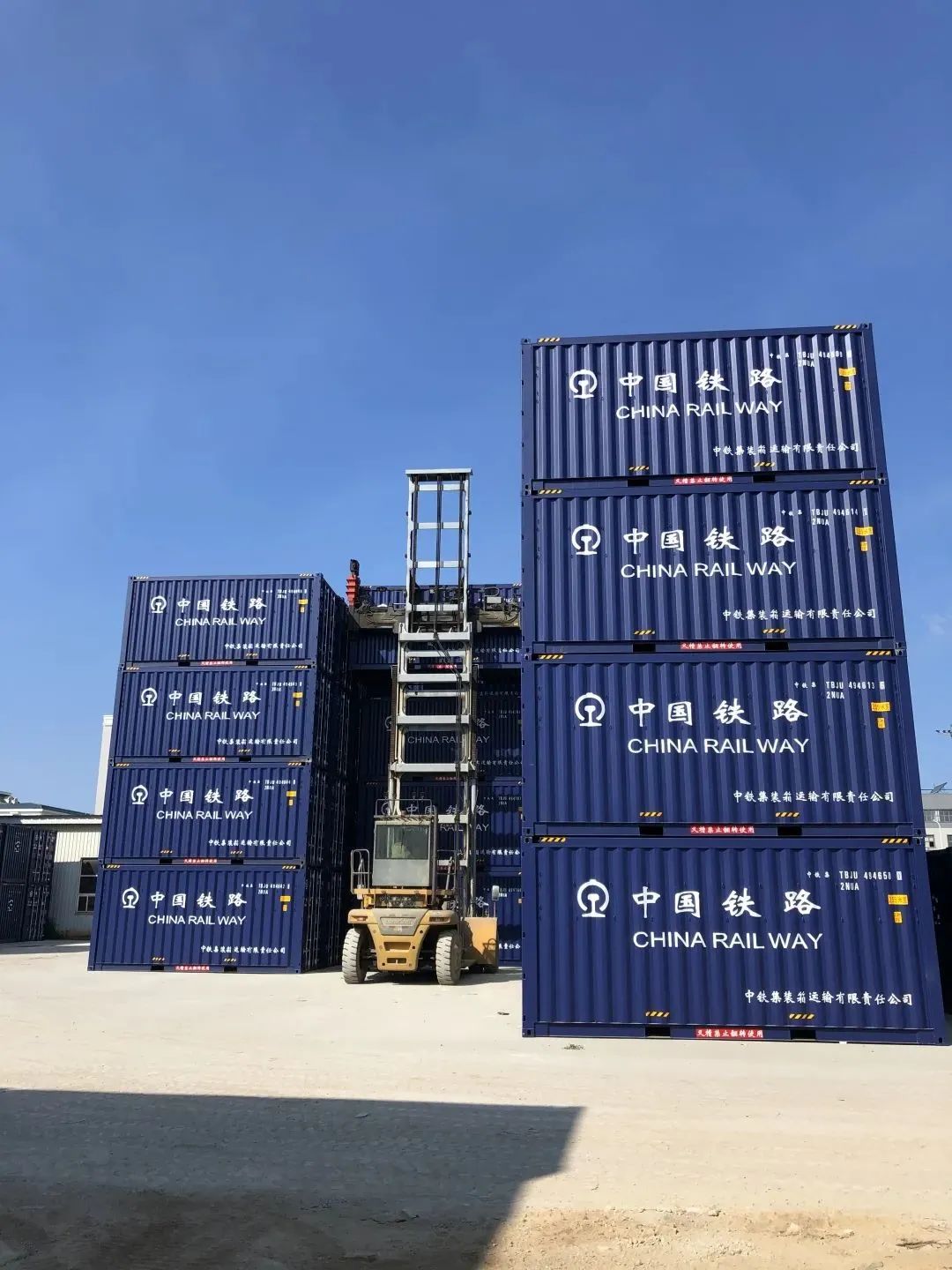 中国中车面对敞顶箱发展的难得机遇,今年7月份,中铁集装箱公司35吨