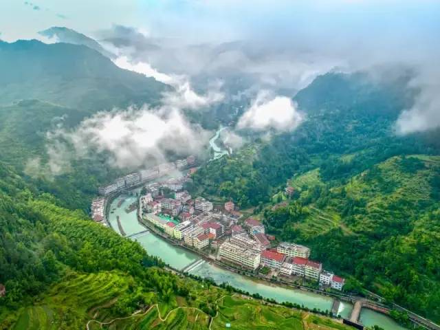 到2017年的全国文明镇,三年磨一剑,文成县首个全国文明村再次花落玉壶