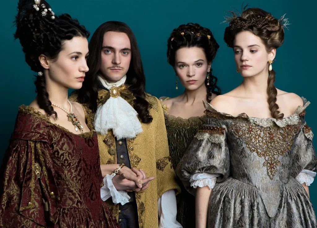 争做人上人老凡尔赛人一定要学会的凡学穿搭来了