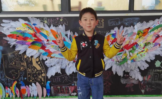 杭州一小学现一特别翅膀 写满奇思妙想的感动