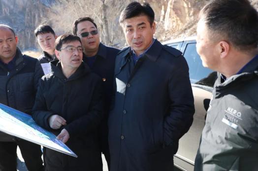 区委书记王彪调研脱贫攻坚和农村公路建设工作