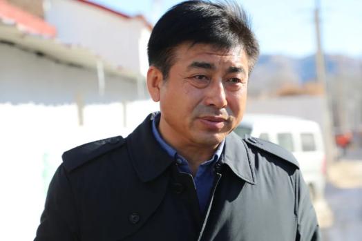 区委书记王彪调研脱贫攻坚和农村公路建设工作